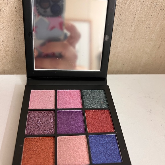 Huda Beauty Gemstones Obsessions Shadow Palette - Picture 5 of 5